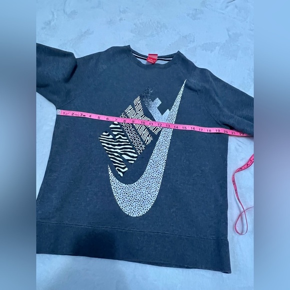 Nike Terry Cloth Big “Swoosh” Mixed Print Crewneck Top - Medium - Picture 9 of 9